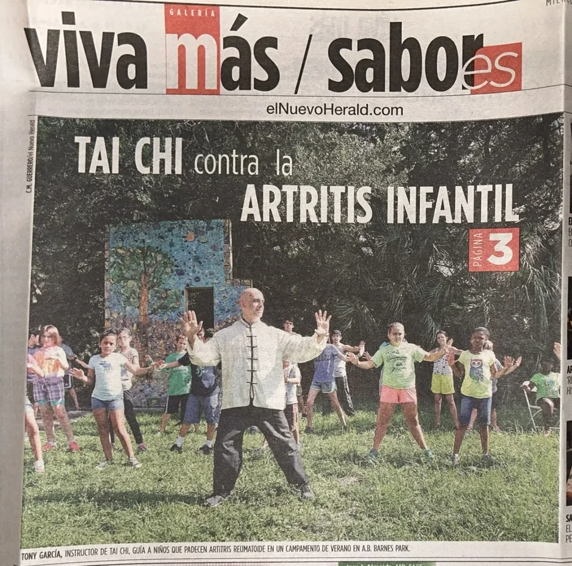 El Nuevo Herald front page — Tai Chi contra la Artritis Infantil featuring Tony Garcia